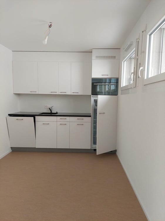 Bureau 220 m2, livré fini, quartier gare 7