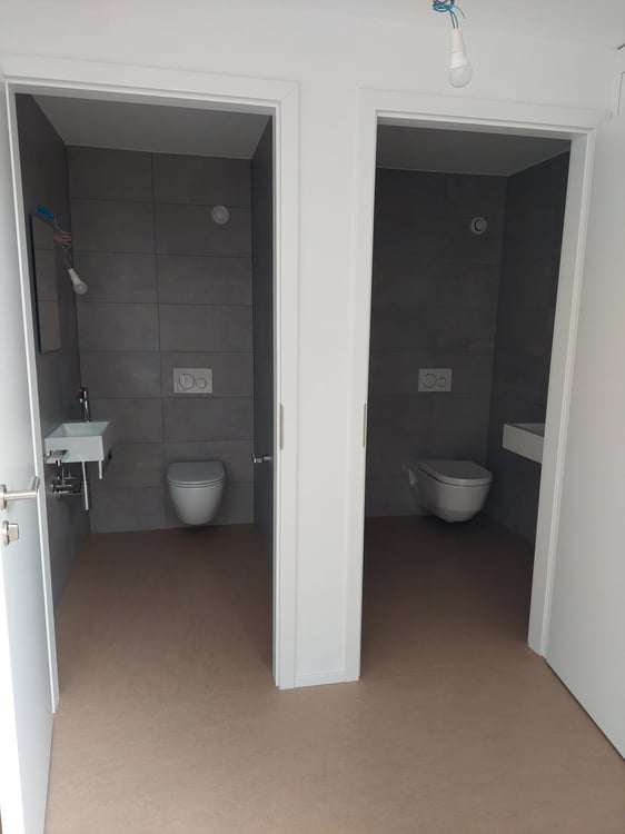 Bureau 220 m2, livré fini, quartier gare 8