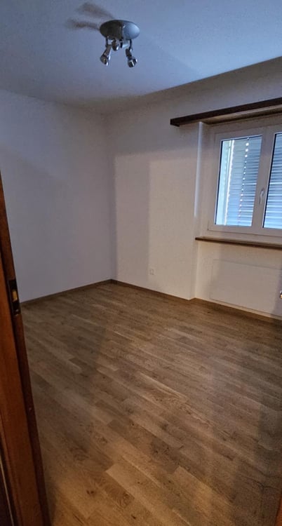 zu vermieten, VS - grosszügige 5.5-Zimmerwohnung mit Garagenbox 9