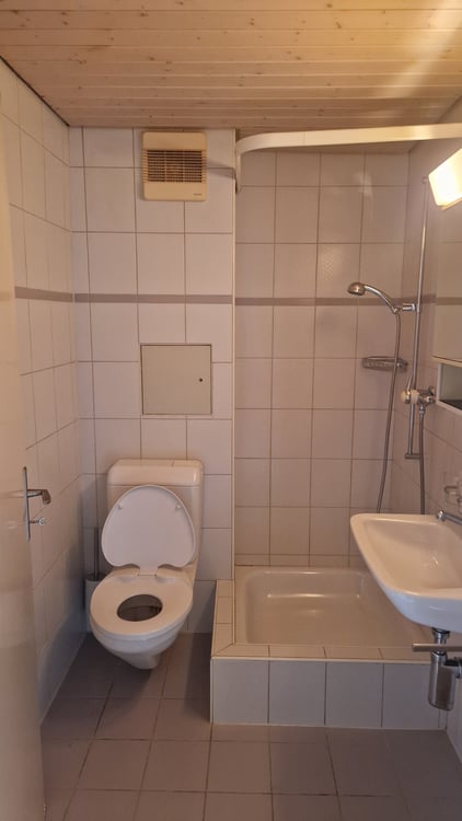 Preisgünstige charmante Dachwohnung Nähe Bahnhof 7