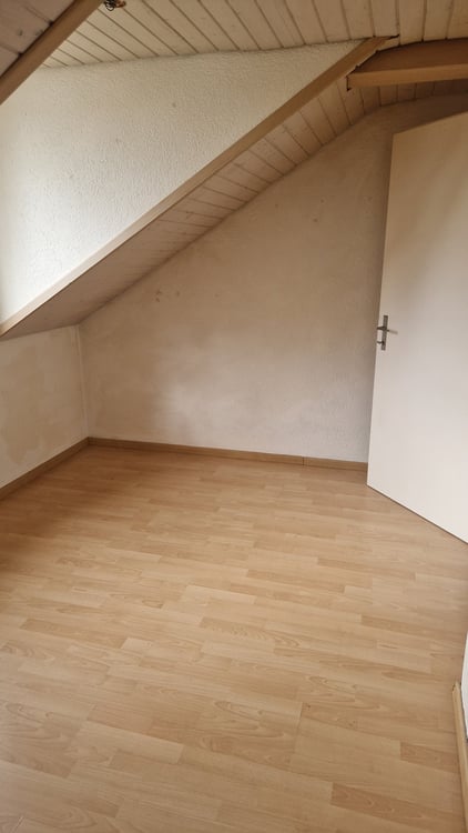 Preisgünstige charmante Dachwohnung Nähe Bahnhof 3