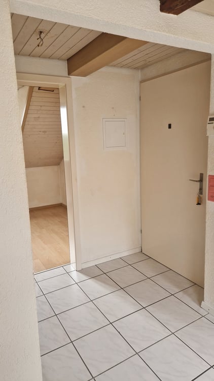 Preisgünstige charmante Dachwohnung Nähe Bahnhof 4