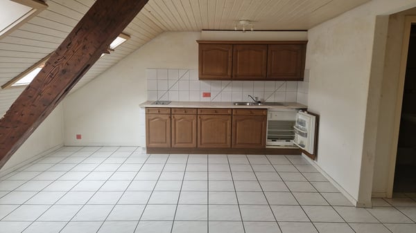 Preisgünstige charmante Dachwohnung Nähe Bahnhof 5