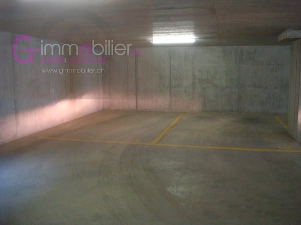 A louer place ce parc dans un garage au sous-sol à Monthey 2