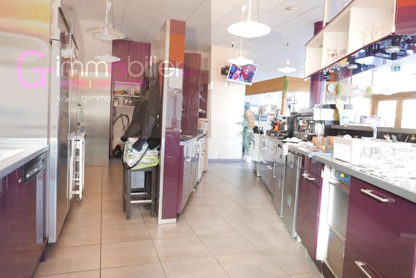 Charmant local commercial pour café tea-room à louer à Collombey 9