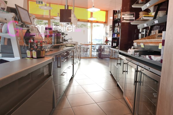 Charmant local commercial pour café tea-room à louer à Collombey 11