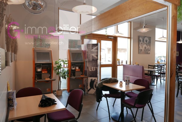 Charmant local commercial pour café tea-room à louer à Collombey 4