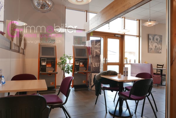 Charmant local commercial pour café tea-room à louer à Collombey 8