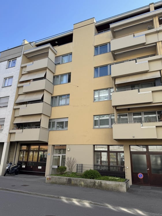 Erstvermietung: Frisch renovierte 6.5-Zimmer-Maisonettewohnung mit zwei Terrassen 1