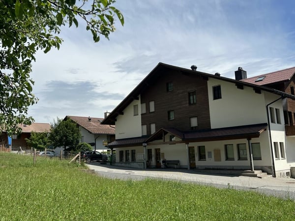 4.5-Zimmerwohnung 1. OG mit Seesicht im Zentrum von Beatenberg 1