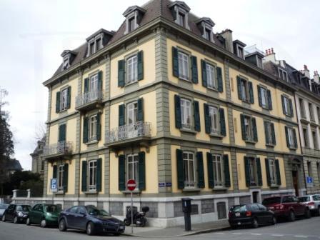 RARE - LOCAL COMMERCIAL A DEUX PAS DU SQUARE LE-FORT 1