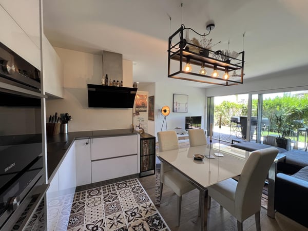 Appartement contemporain avec terrasse et jardin privatif au centre de Neuchâtel 3