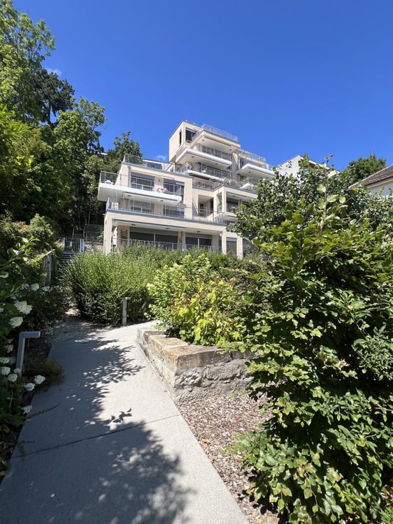 Appartement contemporain avec terrasse et jardin privatif au centre de Neuchâtel 12