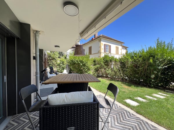 Appartement contemporain avec terrasse et jardin privatif au centre de Neuchâtel 2