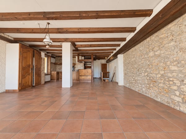 Maison villageoise avec vue: un beau potentiel à relever 6
