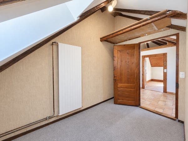 Maison villageoise avec vue: un beau potentiel à relever 10