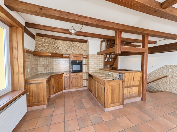 Maison villageoise avec vue: un beau potentiel à relever 7