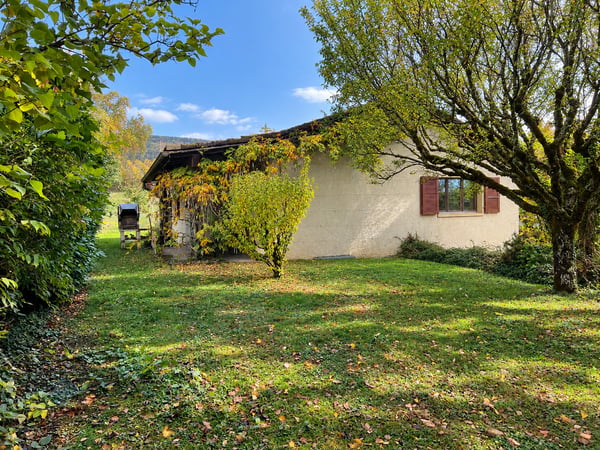 Charmante maison individuelle avec grand jardin dans un environnement verdoyant à Boudry 2