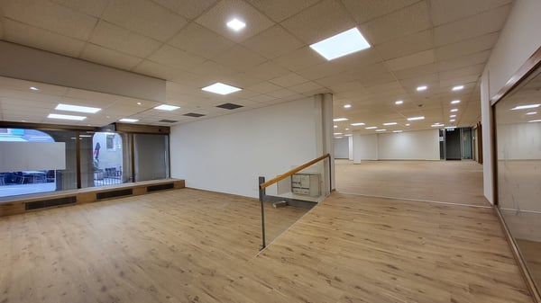 Rue des Moulins 51, Neuchâtel - Lokal von 360m2 renoviert im Jahr 2025 1