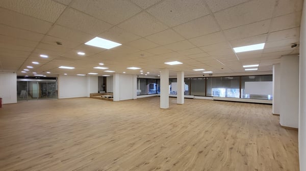 Rue des Moulins 51, Neuchâtel - Lokal von 360m2 renoviert im Jahr 2025 2