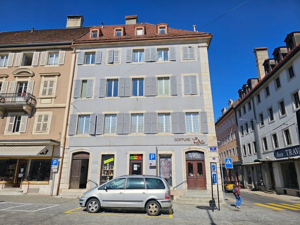 Local commercial idéal au cœur de La Chaux-de-Fonds – 6 pièces disponibles dès avril 2027 1