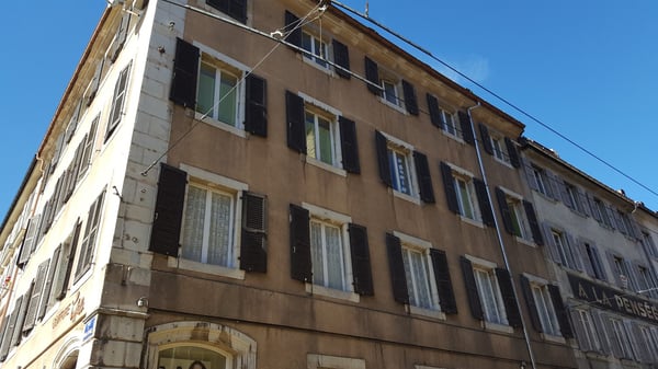 Local commercial idéal au cœur de La Chaux-de-Fonds – 6 pièces disponibles dès avril 2027 3