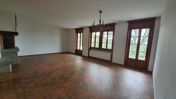 LUSSY-PRÈS-ROMONT - ROUTE DU VILLAGE 21 - BEAU 1.5 PIÈCES AU 6