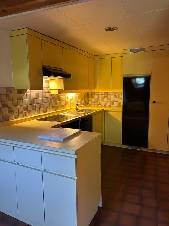 FRIBOURG - PLACE DU PETIT-ST-JEAN 39 - CHARMANT APPARTEMENT - 4.5 3