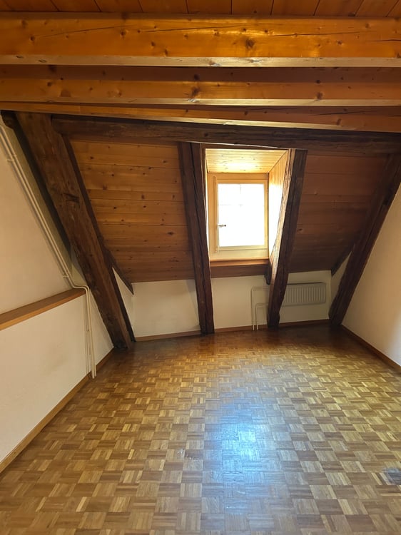 FRIBOURG - PLACE DU PETIT-ST-JEAN 39 - CHARMANT APPARTEMENT - 4.5 8