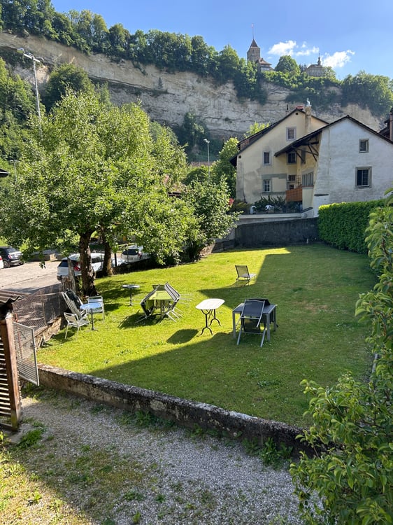 FRIBOURG - PLACE DU PETIT-ST-JEAN 39 - CHARMANT APPARTEMENT - 4.5 12