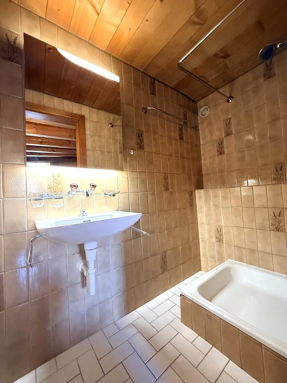 FRIBOURG - PLACE DU PETIT-ST-JEAN 39 - CHARMANT APPARTEMENT - 4.5 7