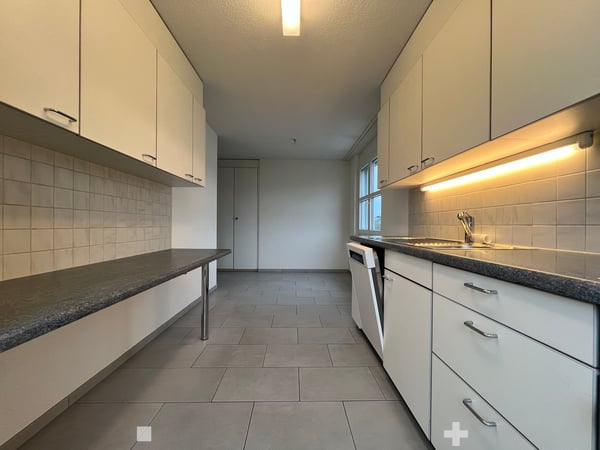 Helle 4.5-Zimmerwohnung / App. 4.5 pièce lumineux 3