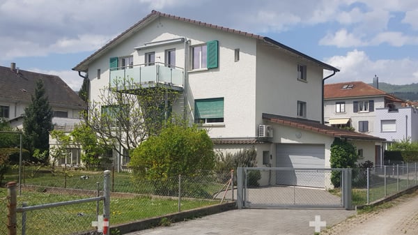 Grosse 2.5- Zimmerwohnung mit Balkon im beliebten Lindenquartier 1