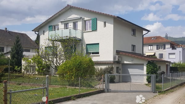 Grosse 2.5- Zimmerwohnung mit Balkon im beliebten Lindenquartier 1