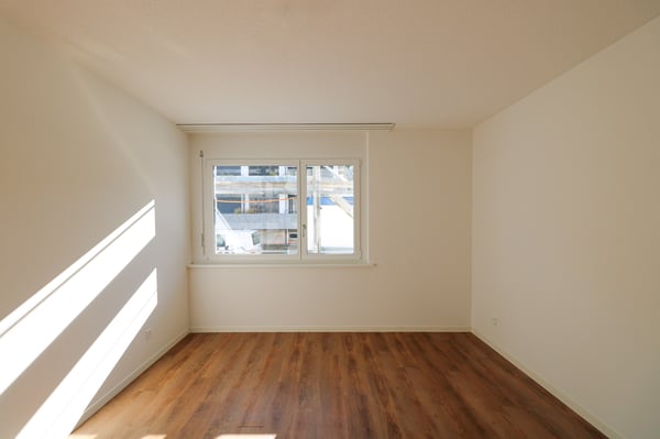 App. 3.5 pièces rez-de-chaussée / 3.5-Zimmerwohnung im Hochparterre 4