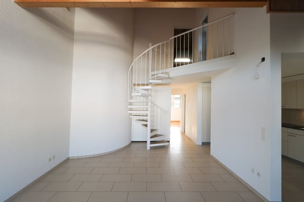 Helle Dachwohnung mit Galerie / App. mansardé lumineux avec galerie 3
