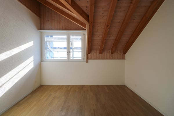 Helle Dachwohnung mit Galerie / App. mansardé lumineux avec galerie 5