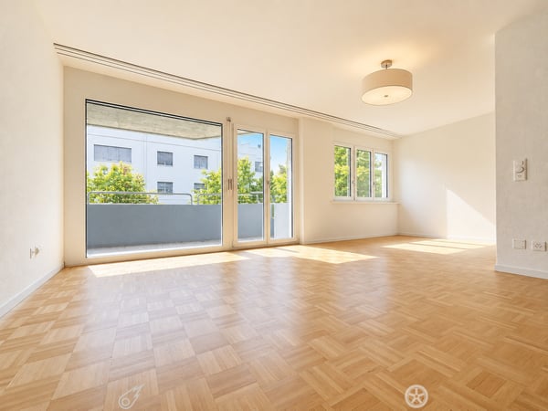 3.5-Zimmerwohnung im Hochparterre / App. 3.5 pièces rez-de-chaussée 3