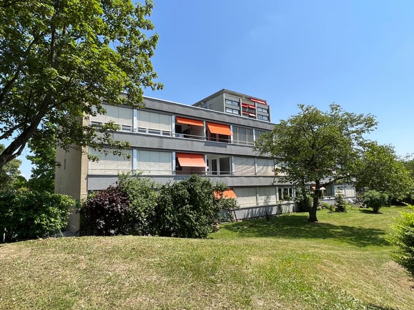 2.5-Zimmerwohnung mit Blick gegen den Jura 1
