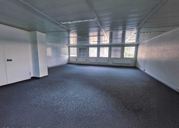 1er loyer offert - Spacieux bureaux lumineux en plain centre-ville 3