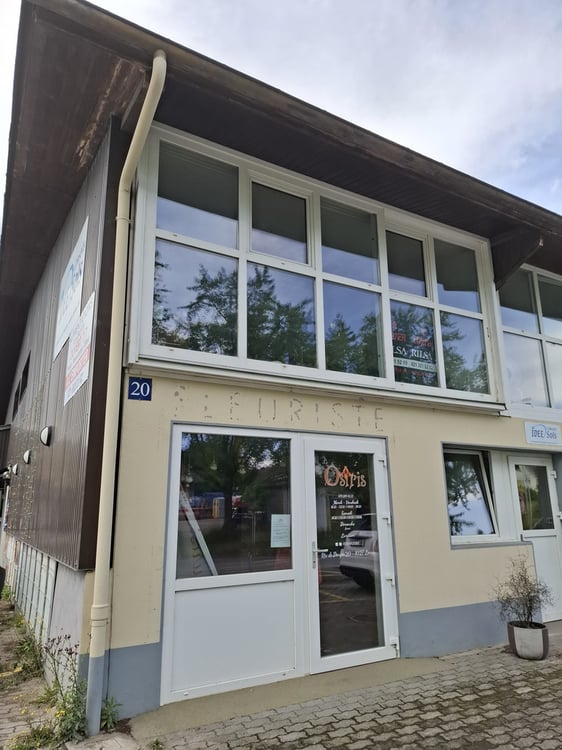 Local commercial sur deux étages 1