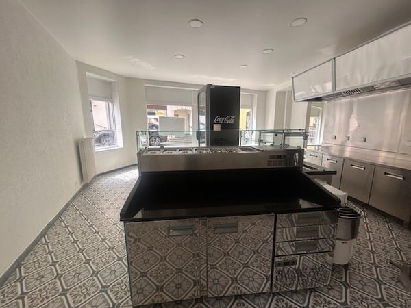 LOCAL COMMERCIAL POUR UN RESTAURANT OU SNACK/BAR 6