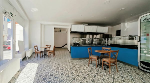 LOCAL COMMERCIAL POUR UN RESTAURANT OU SNACK/BAR 3