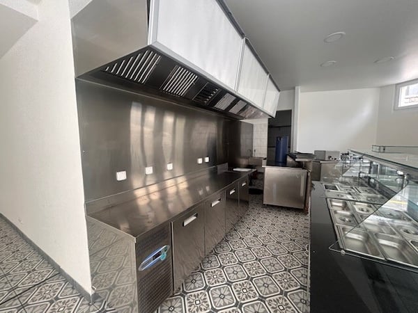 LOCAL COMMERCIAL POUR UN RESTAURANT OU SNACK/BAR 4
