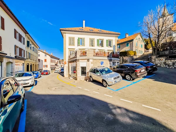 LOCAL COMMERCIAL POUR UN RESTAURANT OU SNACK/BAR 12