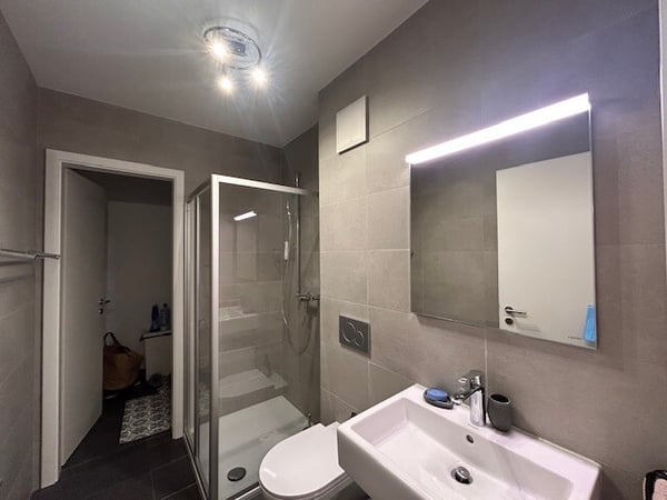 Appartement moderne de 3.5 pièces au 1er étage avec vue sur le lac 7
