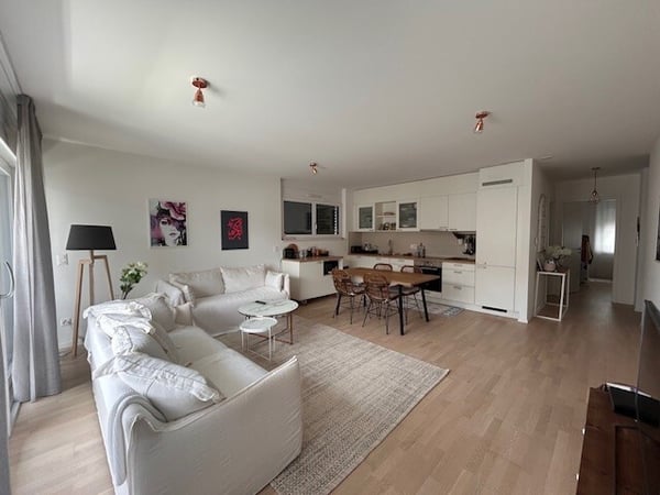 Appartement moderne de 3.5 pièces au 1er étage avec vue sur le lac 2