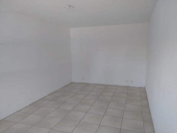 2.5 pièces spacieux au rez-de-chaussée 6