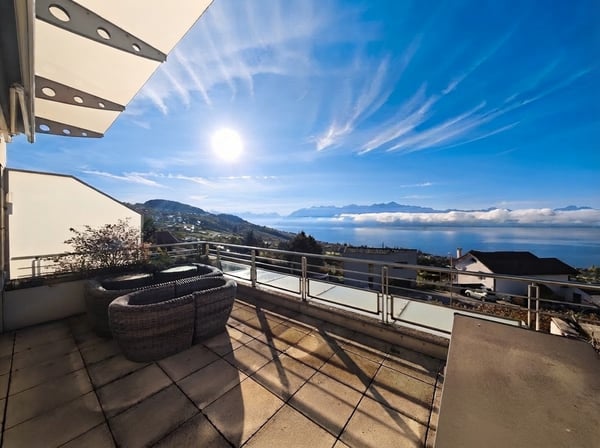 Vue panoramique à 180degrés sur le Léman - Spacieux 4.5 pièces 1