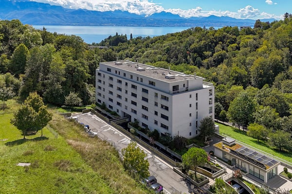 3.5 pièces lumineux avec grand balcon et vue dégagée sur le lac 12